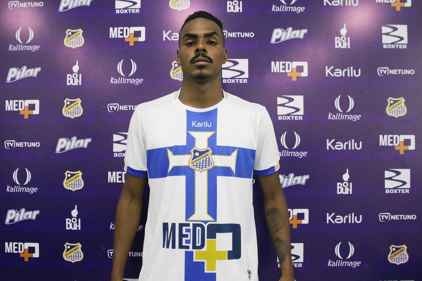 &Aacute;gua Santa acerta a contrata&ccedil;&atilde;o de Ca&iacute;que, ex-Portuguesa