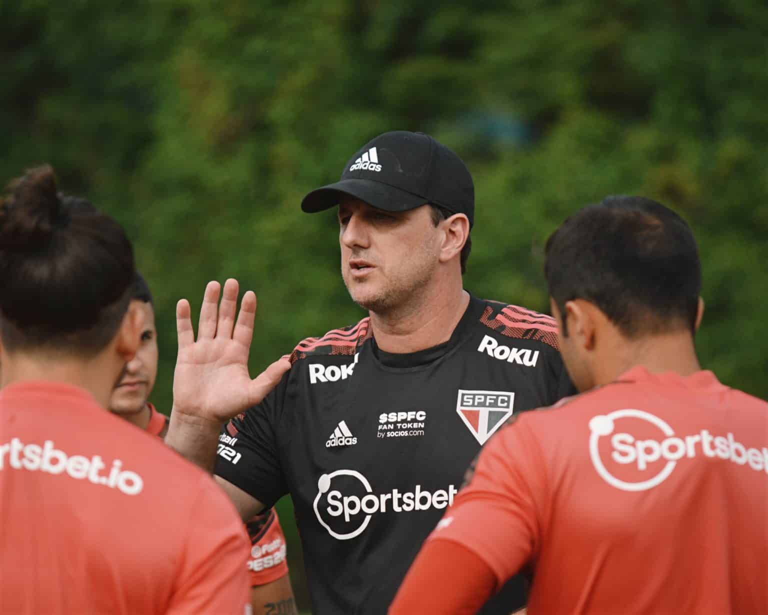 Sara e Igor Gomes ganham moral com Rogério Ceni