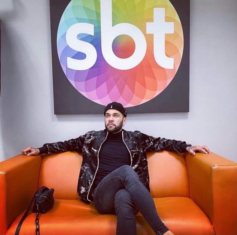 Dani Alves faz duras cr&iacute;ticas &agrave; diretoria do S&atilde;o Paulo