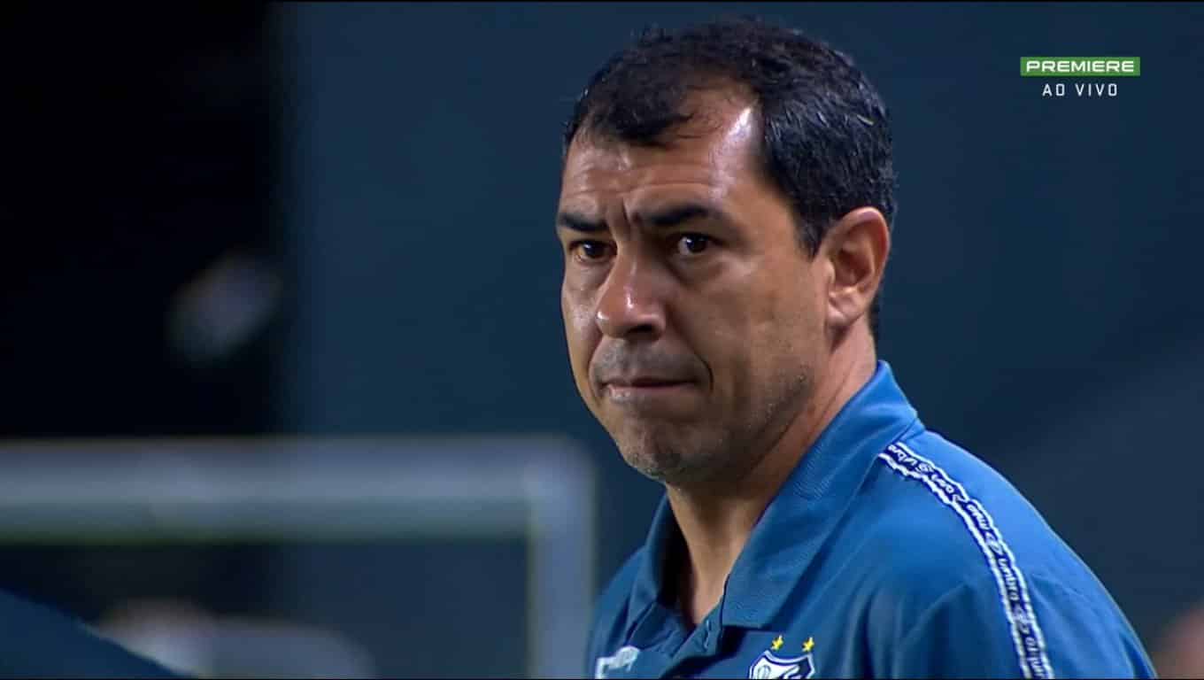 Carille comemora desempenho de jovens do elenco: &ldquo;O dia a dia d&aacute; confian&ccedil;a&rdquo;