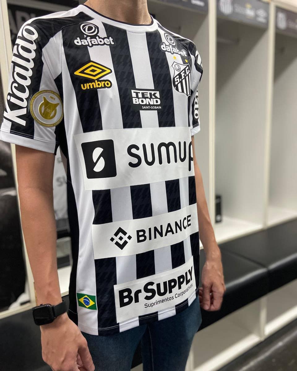 Santos anuncia Binance, novo patrocinador que irá pagar R$ 56 milhões