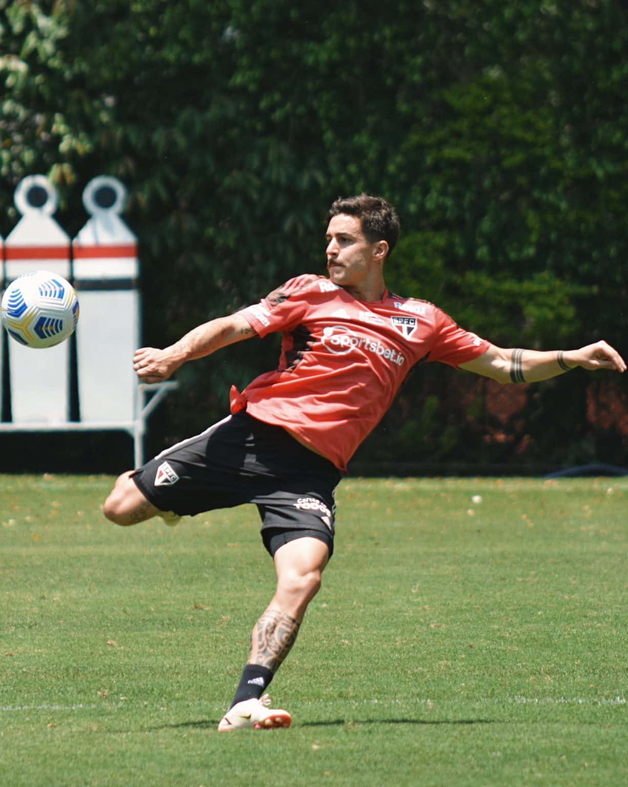 Gabriel e Rojas devem ter nova chance no São Paulo