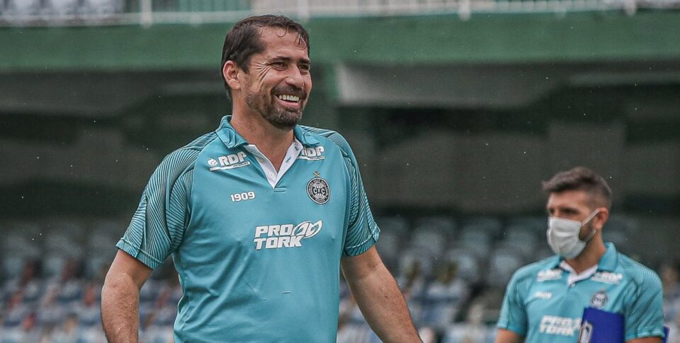 Coritiba anuncia permanência de Morínigo