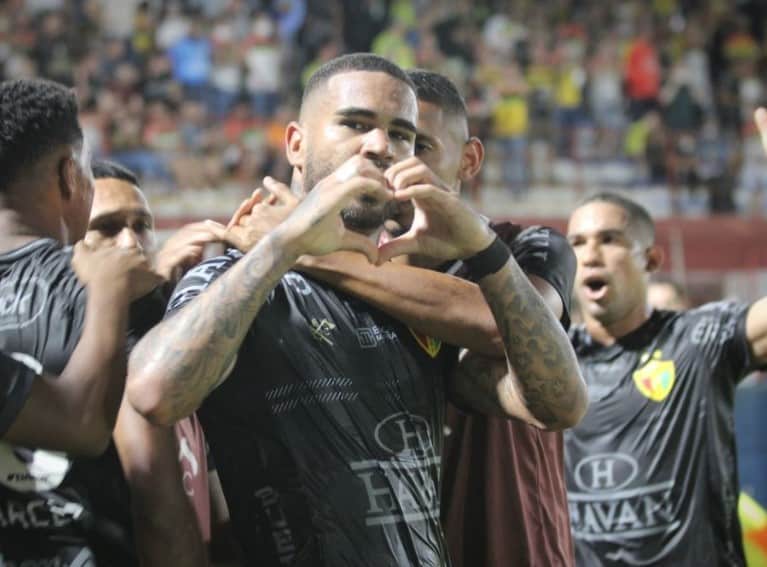 John Cley comemora perman&ecirc;ncia: &ldquo;Dever cumprido&rdquo;