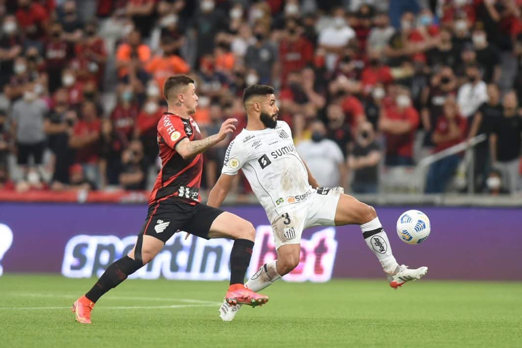 Felipe Jonatan se adapta no meio campo do Santos e ressurge em bom momento