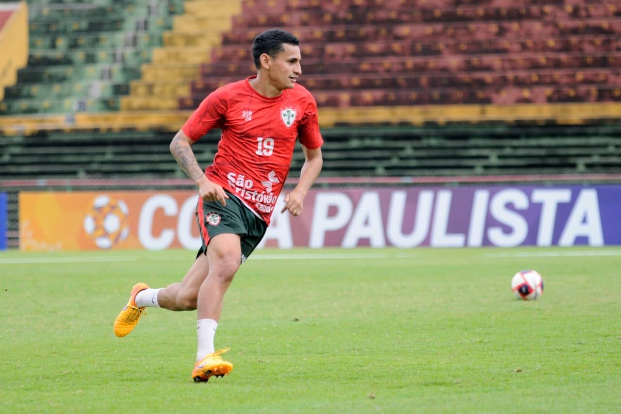 Portuguesa anuncia renova&ccedil;&atilde;o com meia Geovani