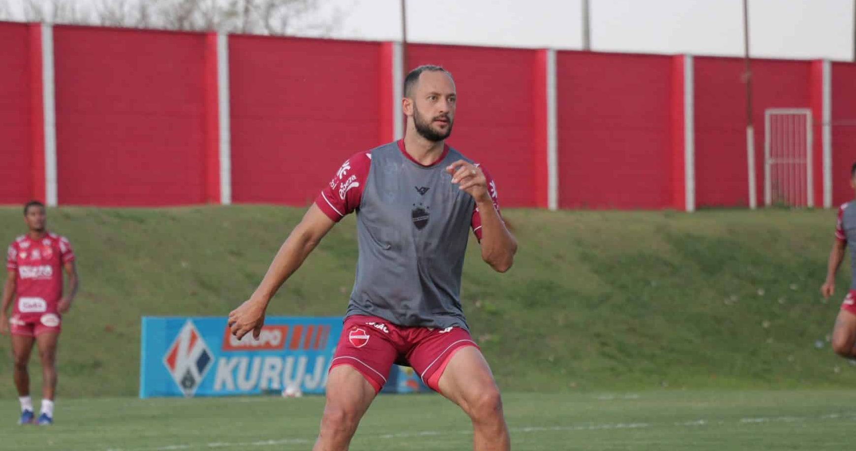 Diego Tavares mira pr&oacute;ximo duelo do Vila Nova pela S&eacute;rie B: &ldquo;n&atilde;o tem jogo f&aacute;cil&rdquo;