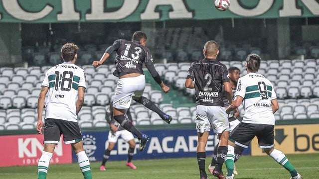CBF antecipa Ponte Preta x Coritiba
