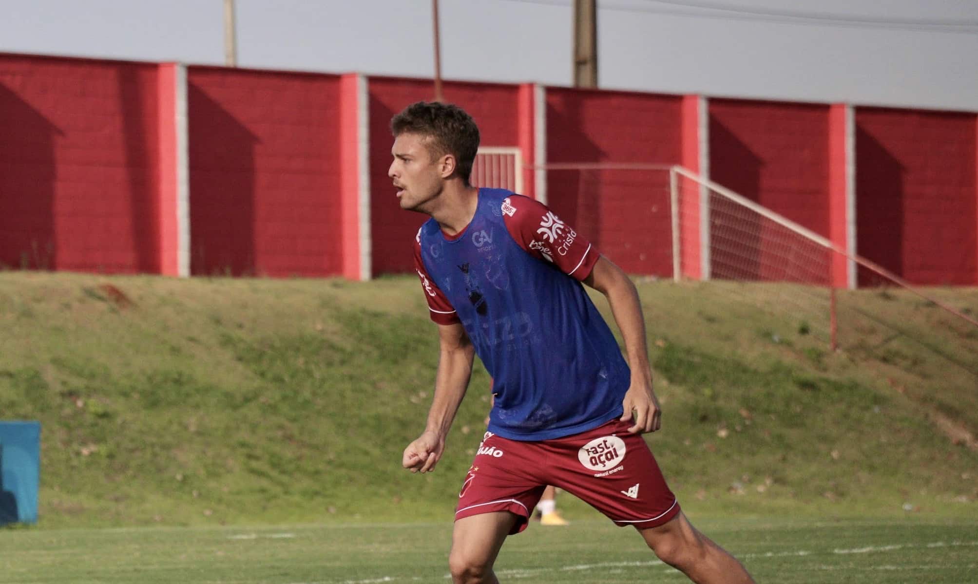 Jo&atilde;o Lucas projeta pr&oacute;xima temporada do Vila Nova: &ldquo;d&aacute; para pensar grande&rdquo;