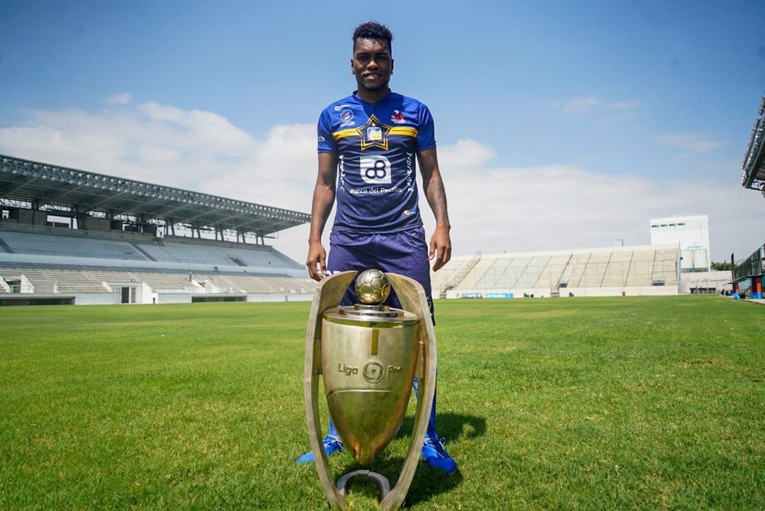 Mudan&ccedil;as na zaga do Vasco: Equatoriano chega e titular deve sair