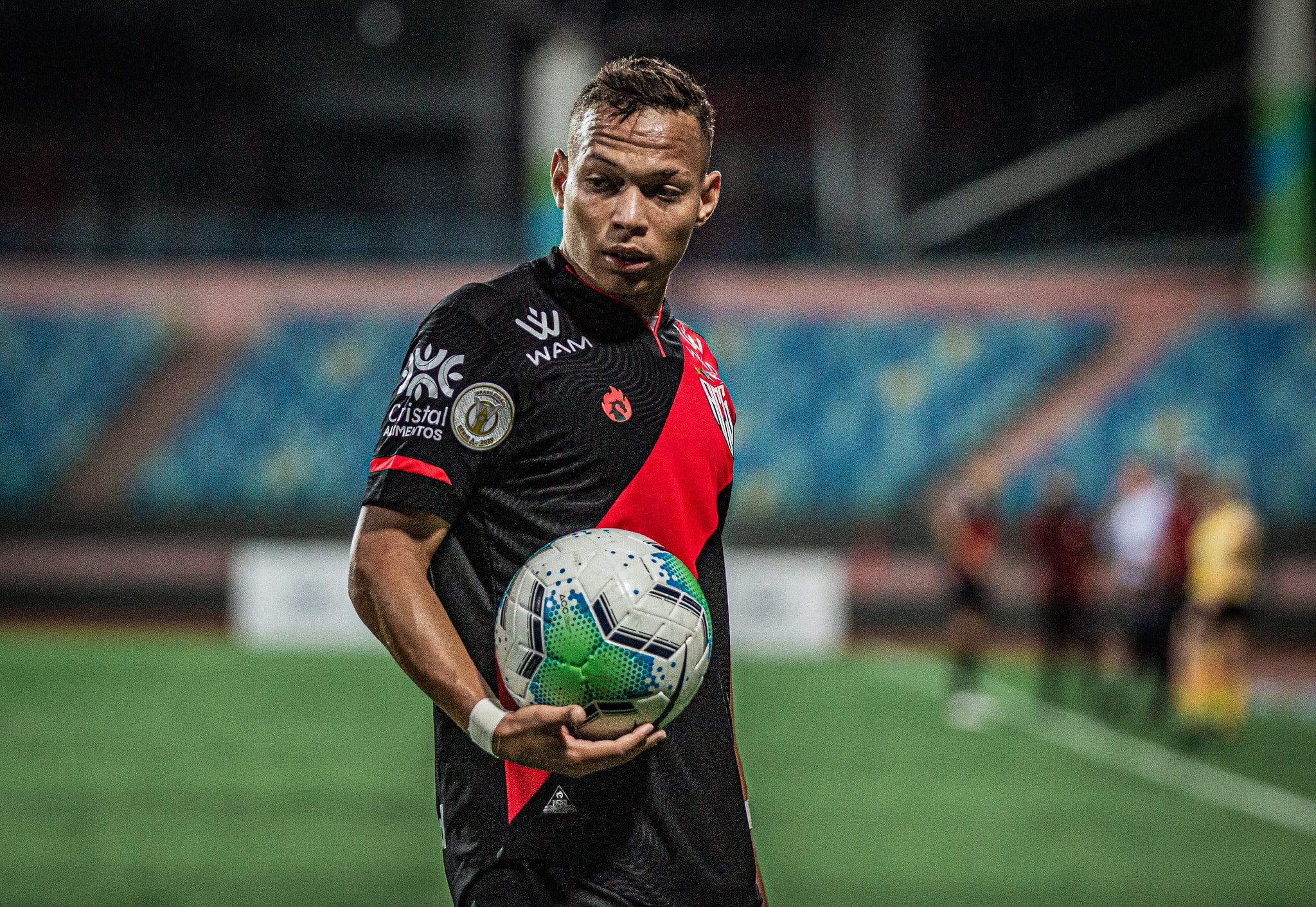 América-MG mira Janderson e mais dois zagueiros