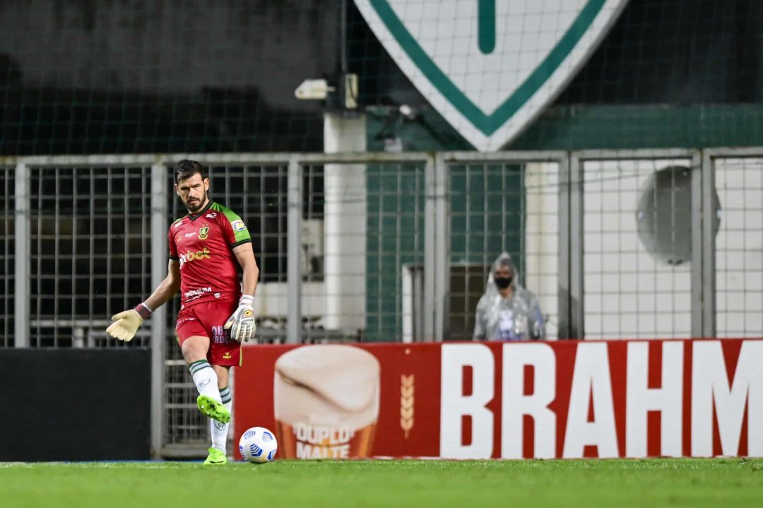 Matheus Cavichioli renova com Am&eacute;rica-MG