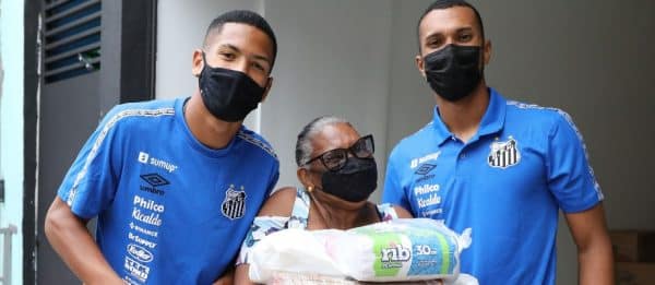 &Acirc;ngelo e Lucas Braga participam de a&ccedil;&atilde;o social