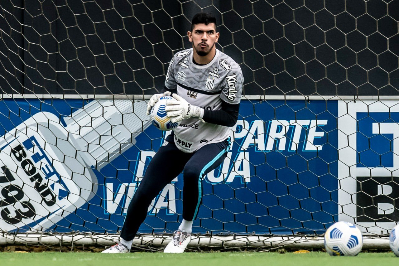 Jo&atilde;o Paulo renova contrato com o Santos at&eacute; 2026