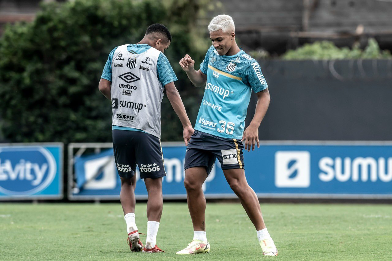 Rueda fala sobre renova&ccedil;&atilde;o com Marcos Leonardo: &ldquo;Est&aacute; na m&atilde;o do staff do jogador&rdquo;