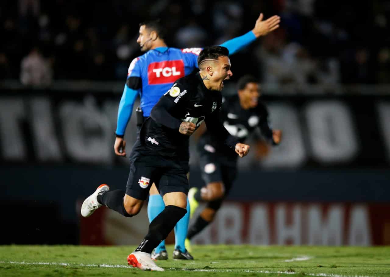 Procurado por clubes europeus, Artur diz: &ldquo;N&atilde;o chegou nada para mim&rdquo;