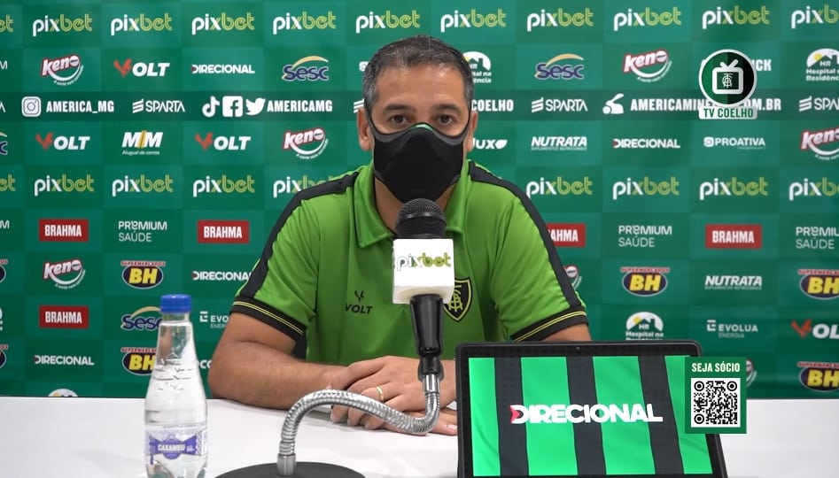 Marquinhos Santos faz discurso emocionante após garantir América na Série A