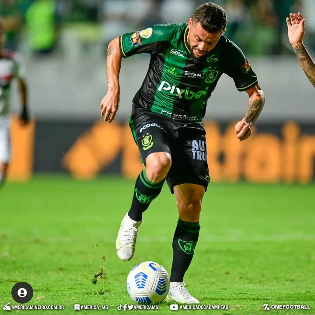 Am&eacute;rica-MG renova com Felipe Azevedo