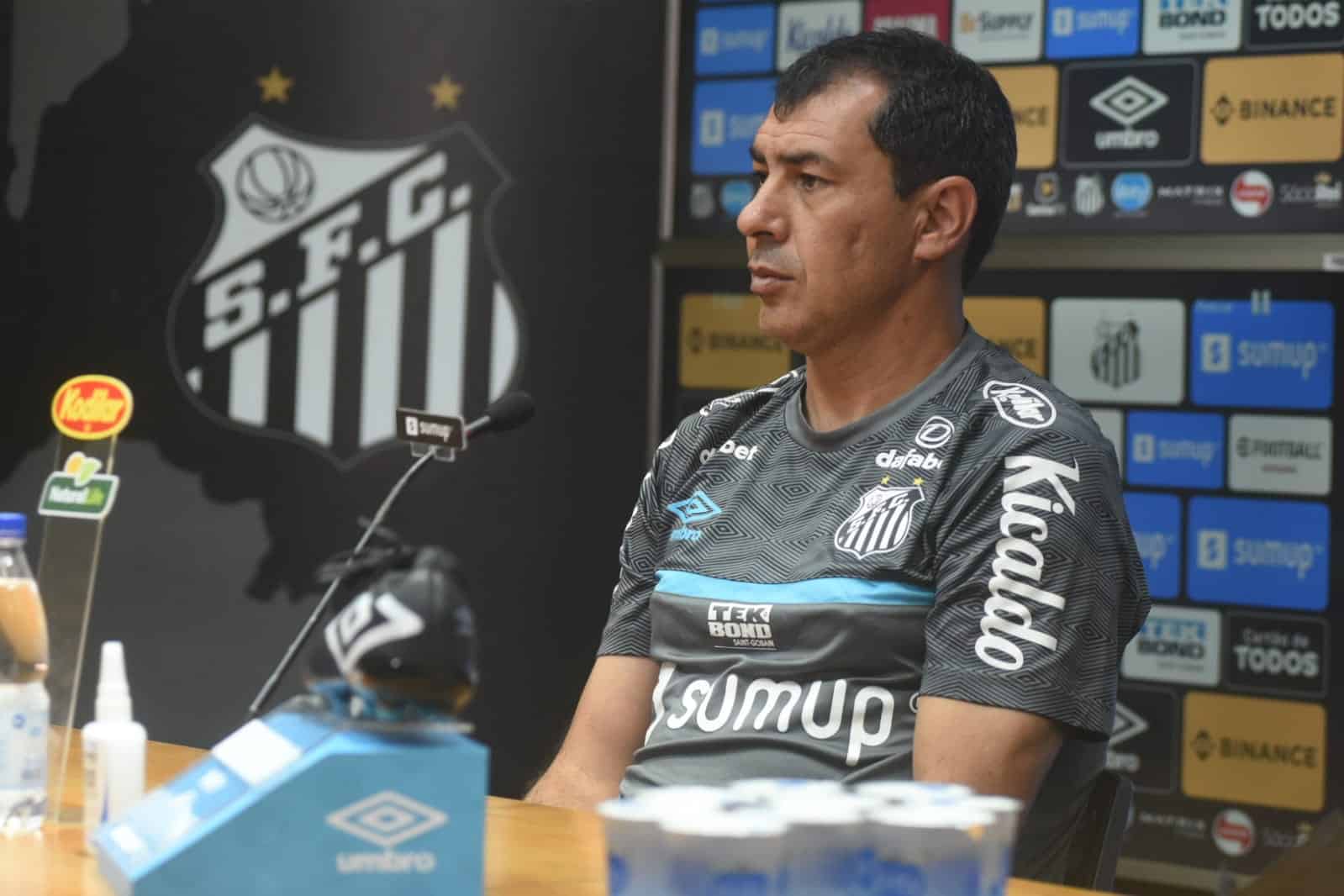 Carille revela motivo de n&atilde;o se garantir em 2022 no Santos: &ldquo;A nossa perman&ecirc;ncia na S&eacute;rie A&rdquo;