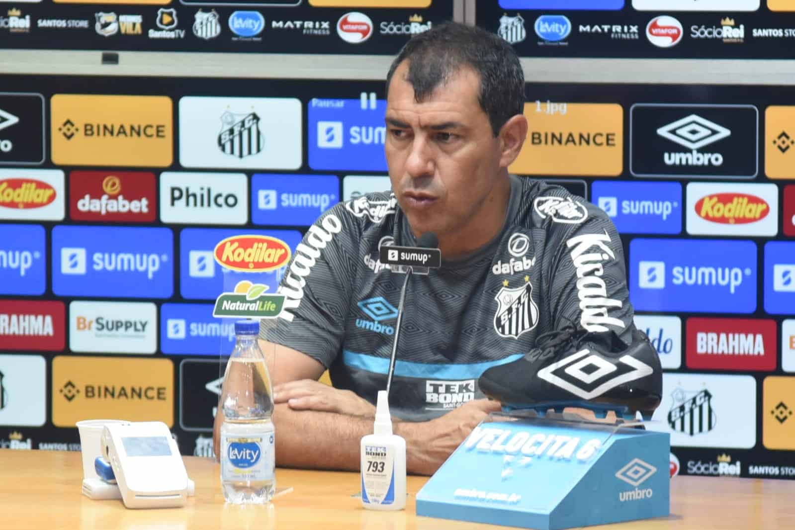 Carille revela estilo de contrata&ccedil;&otilde;es do Santos para 2022: &ldquo;Pe&ccedil;as pontuais, tr&ecirc;s ou quatro&rdquo;
