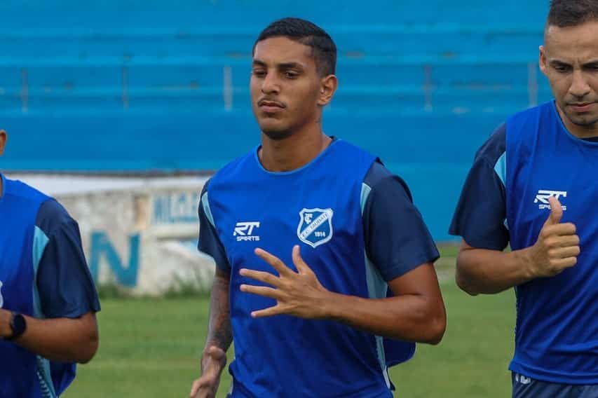 Conhe&ccedil;a Ygor, volante promovido ao time profissional do Taubat&eacute; para a disputa da A2