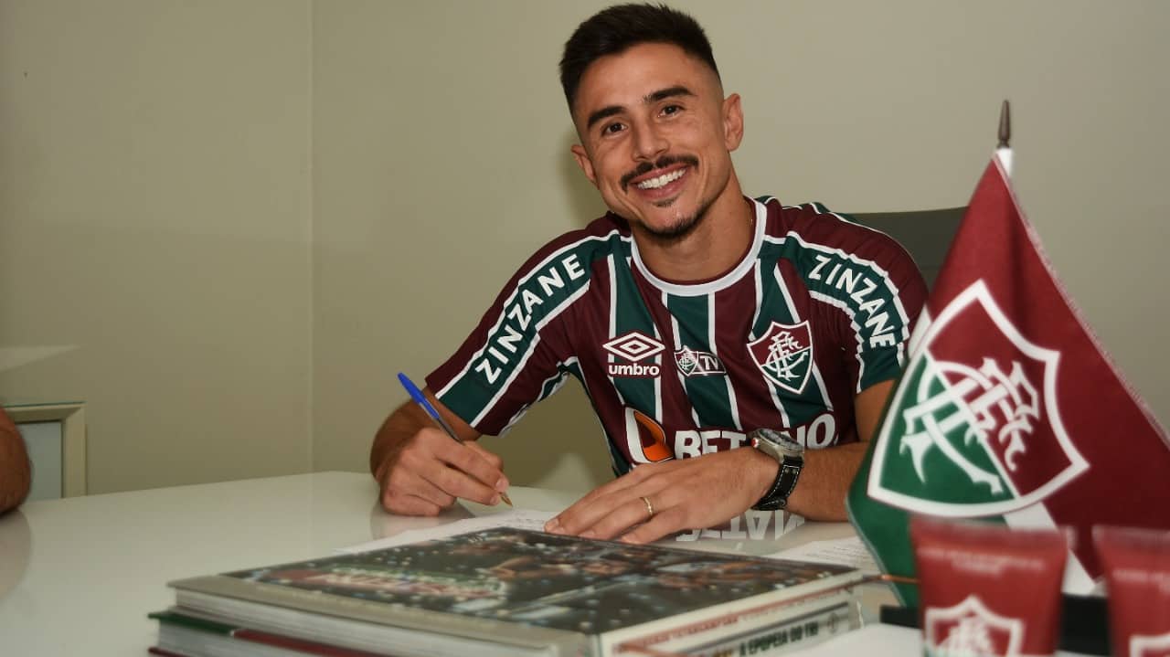 Fluminense anuncia a contratação do atacante Willian