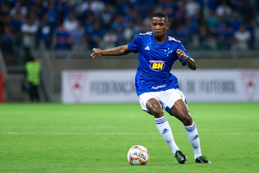 Nomes na mesa! São Paulo busca contratação de um zagueiro