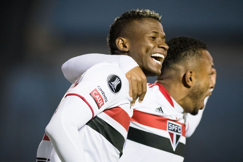 Lateral-direito que pertence ao S&atilde;o Paulo deve trocar de clube