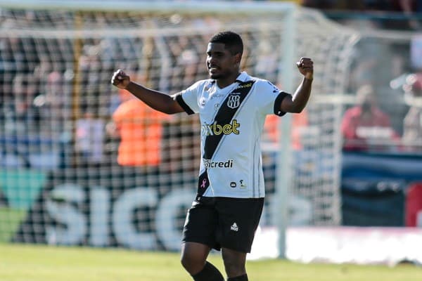 Ponte Preta inicia a semana focada em anunciar refor&ccedil;os