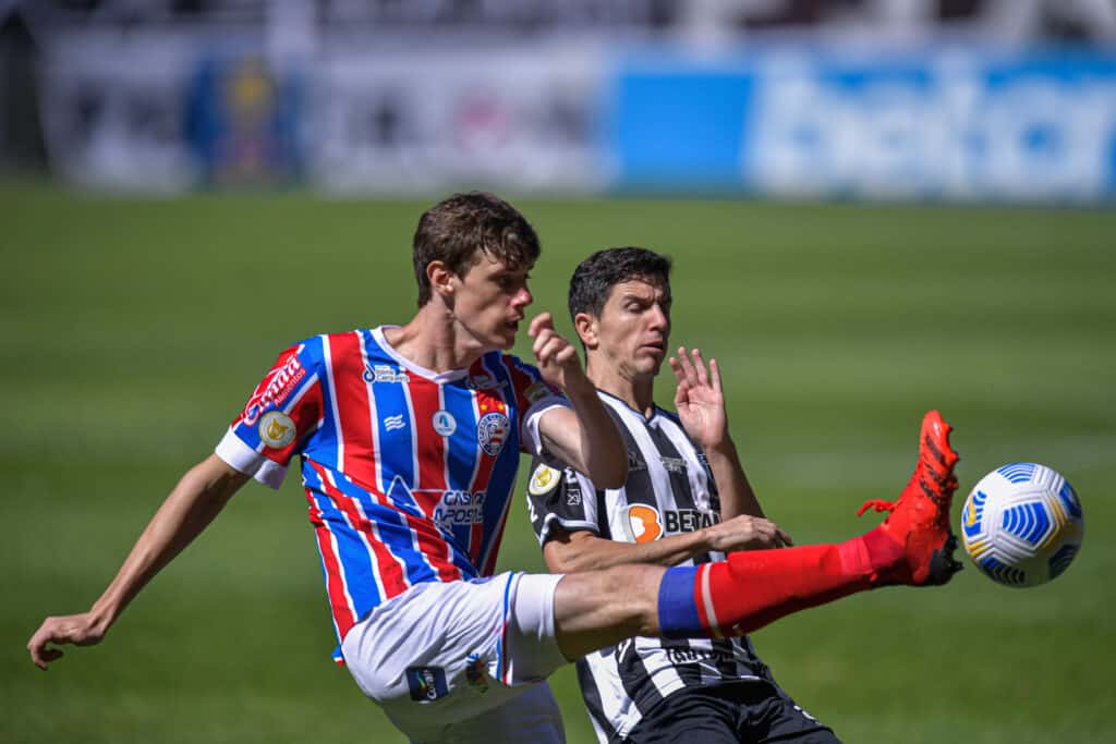 América-MG pode fechar com zagueiro e meia