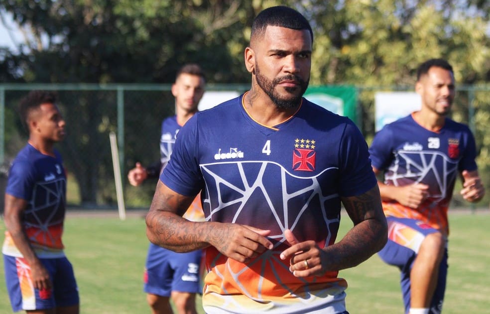 Vasco e Breno travam batalha na justi&ccedil;a por valores milion&aacute;rios