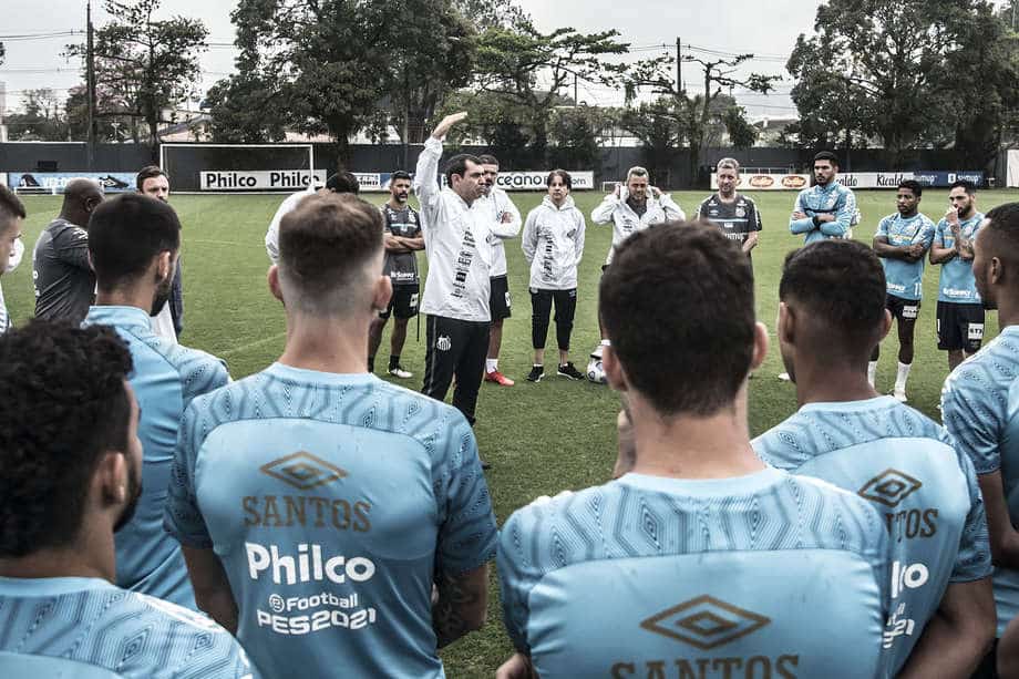 Carille elogia diretoria do Santos e enaltece momento interno: &ldquo;Um lugar gostoso e um ambiente bom&rdquo;