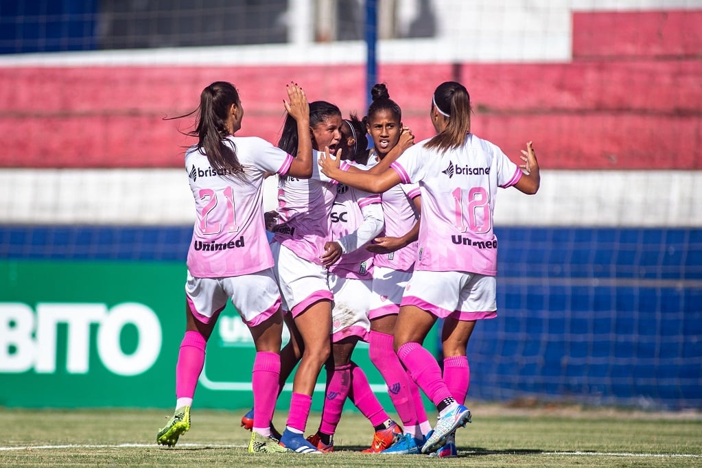 Ceará vence clássico e sai na frente na briga pelo título do Cearense Feminino