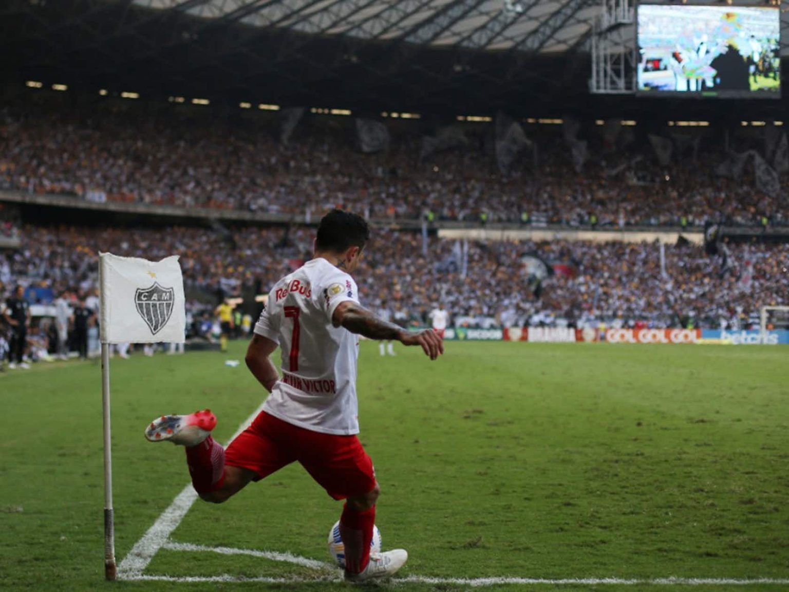Jogo com sete gols, RB Bragantino perde para Galo