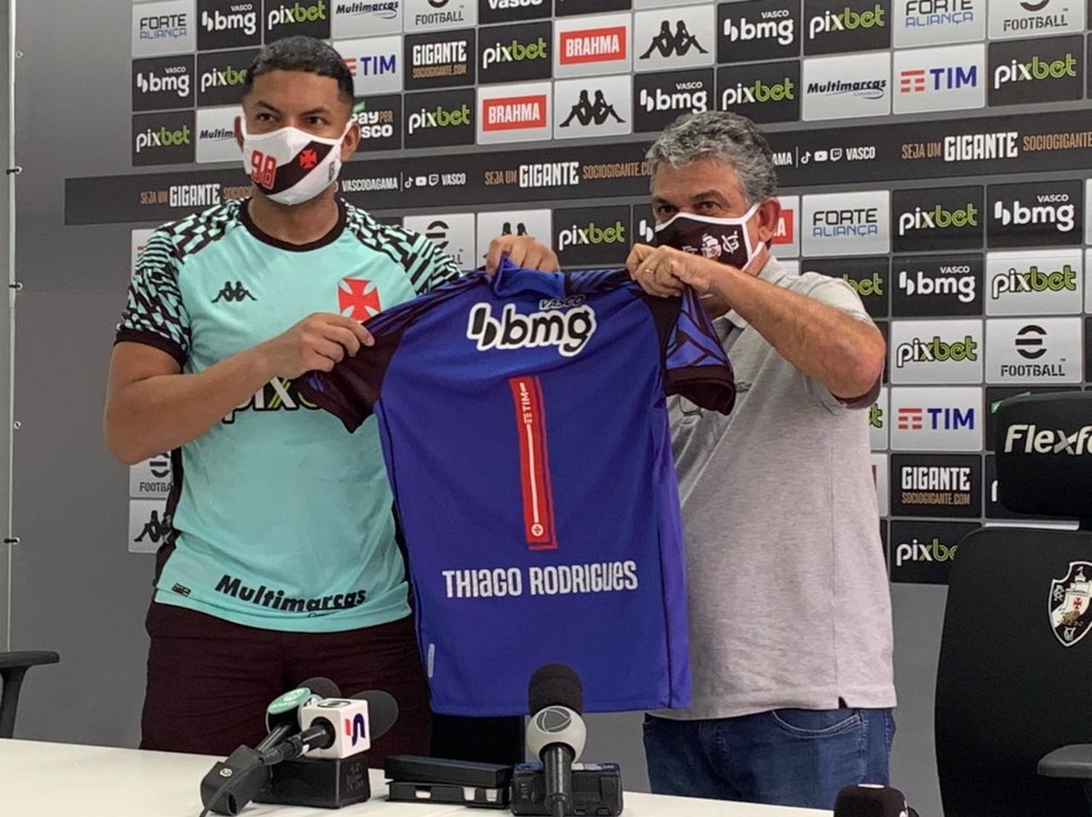 Vasco apresenta goleiro Thiago Rodrigues