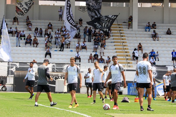 Elenco da Ponte Preta se apresenta nesta segunda-feira
