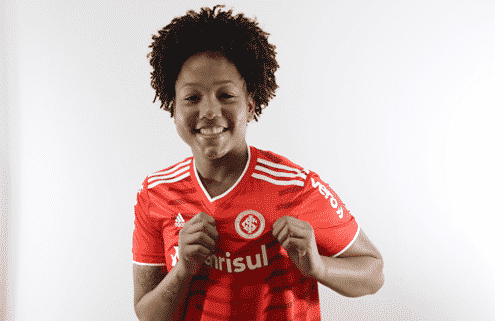 Rec&eacute;m chegada, Capelinha fala da expectativa para a estreia pelo Internacional: &ldquo;Estou muito ansiosa para estrear&ldquo;
