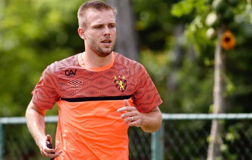 Sport anuncia primeiro refor&ccedil;o para a defesa