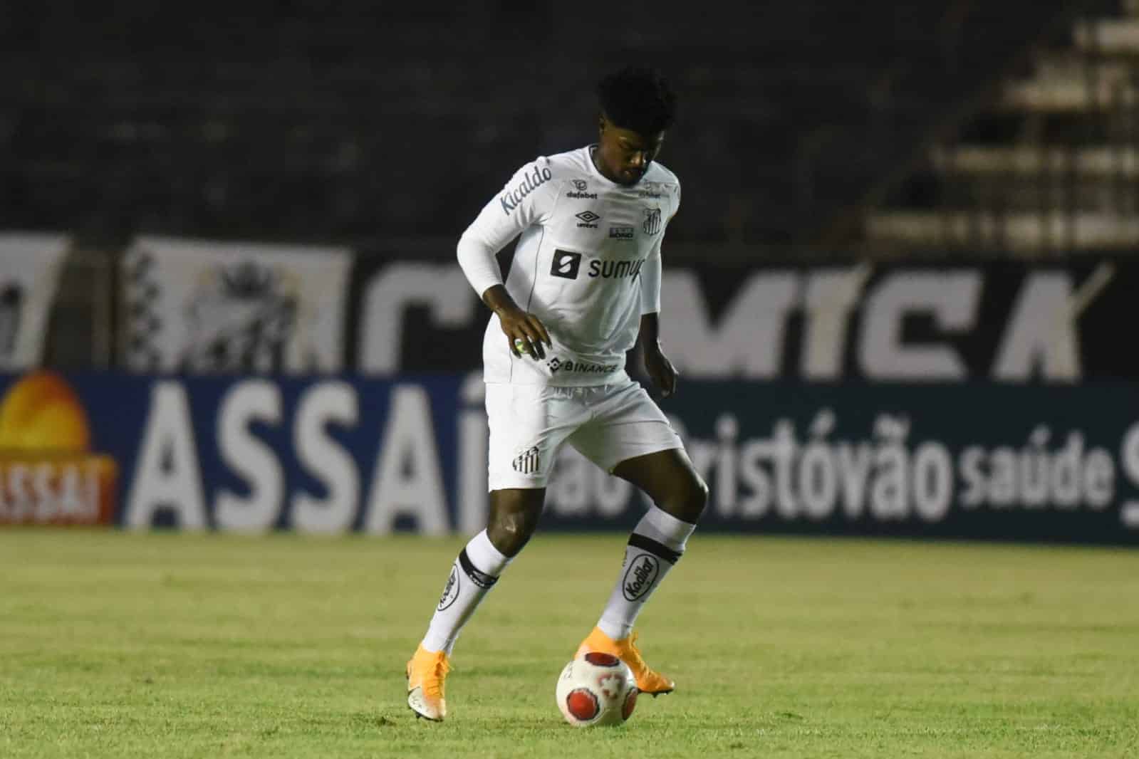 Bauermann comemora estreia com a camisa do Santos: &ldquo;Esse clube merece estar sempre no topo&rdquo;