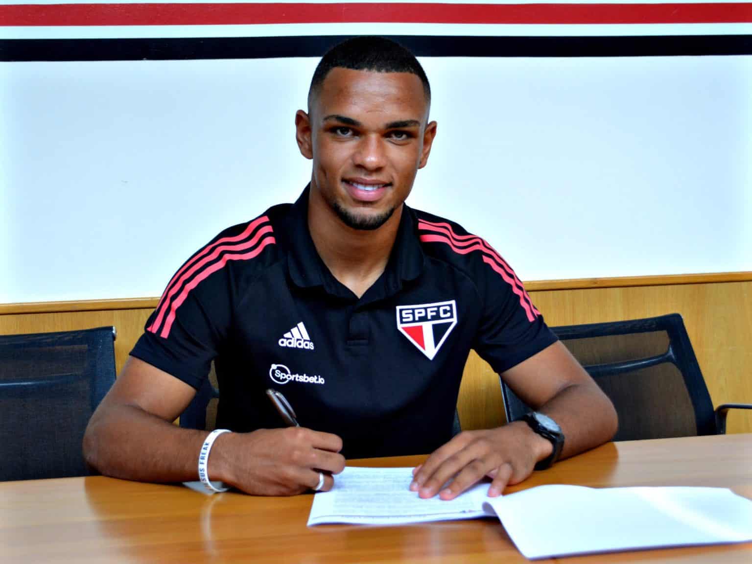 Juan renova com o São Paulo