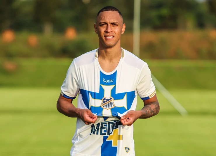 Fechando o elenco, &Aacute;gua Santa anuncia Leandro Silva como novo refor&ccedil;o