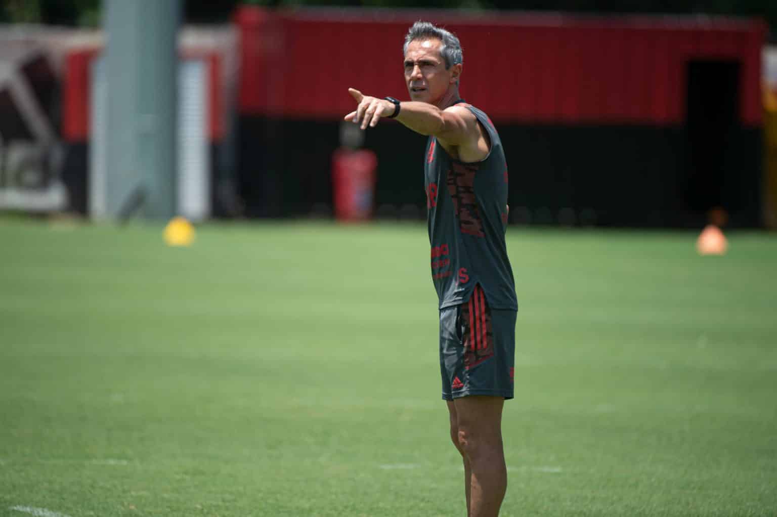 Flamengo: Paulo Souza terá seis desfalques nos treinos desta semana