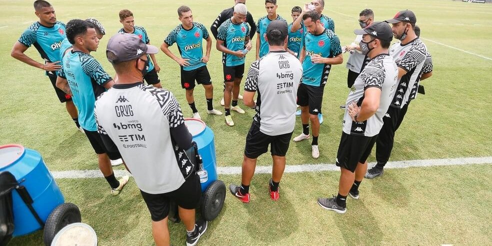 Elenco do Vasco segue suando a camisa na preparação