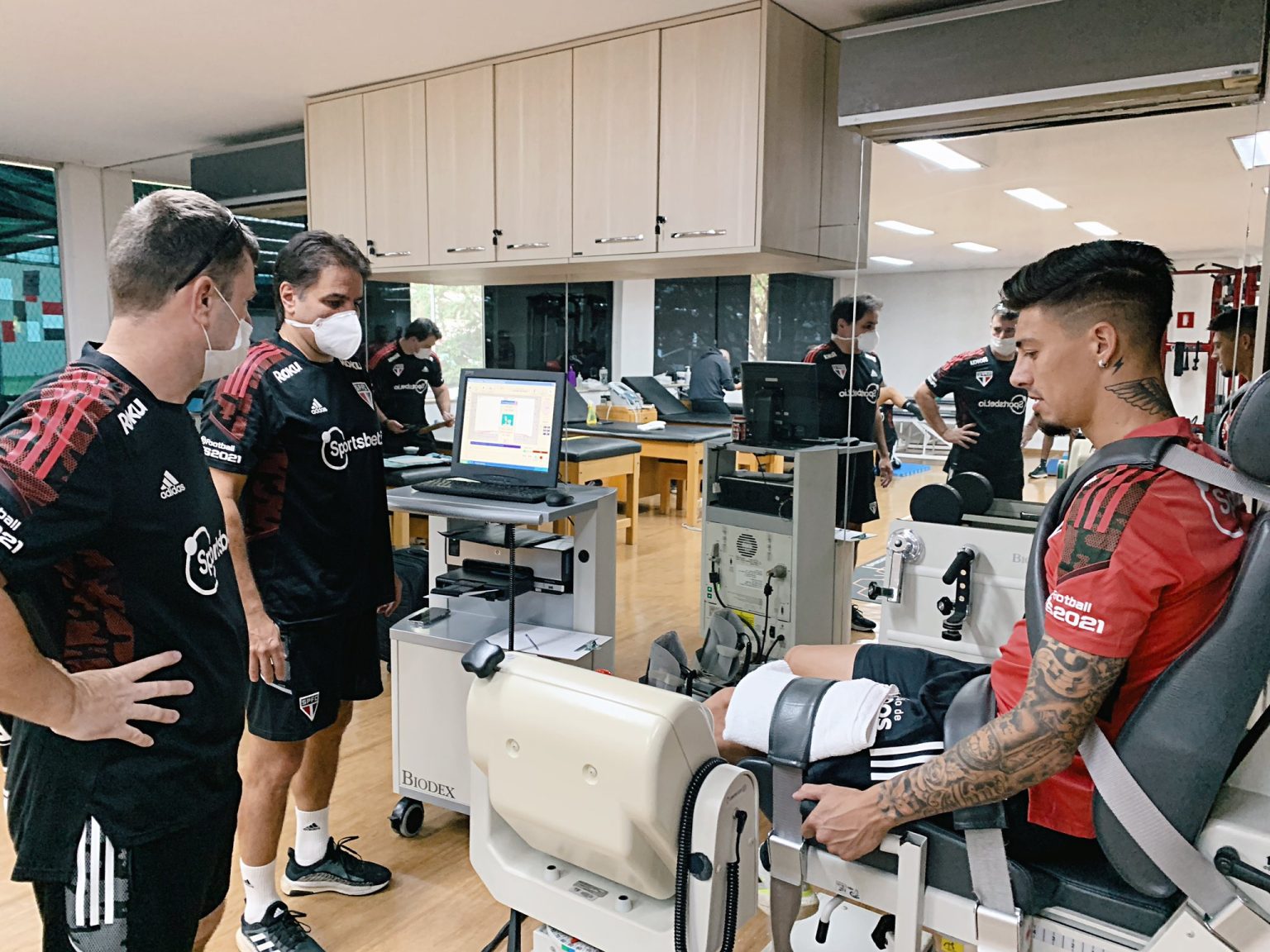 S&atilde;o Paulo quer sa&iacute;da de mais atletas e encontra dificuldades