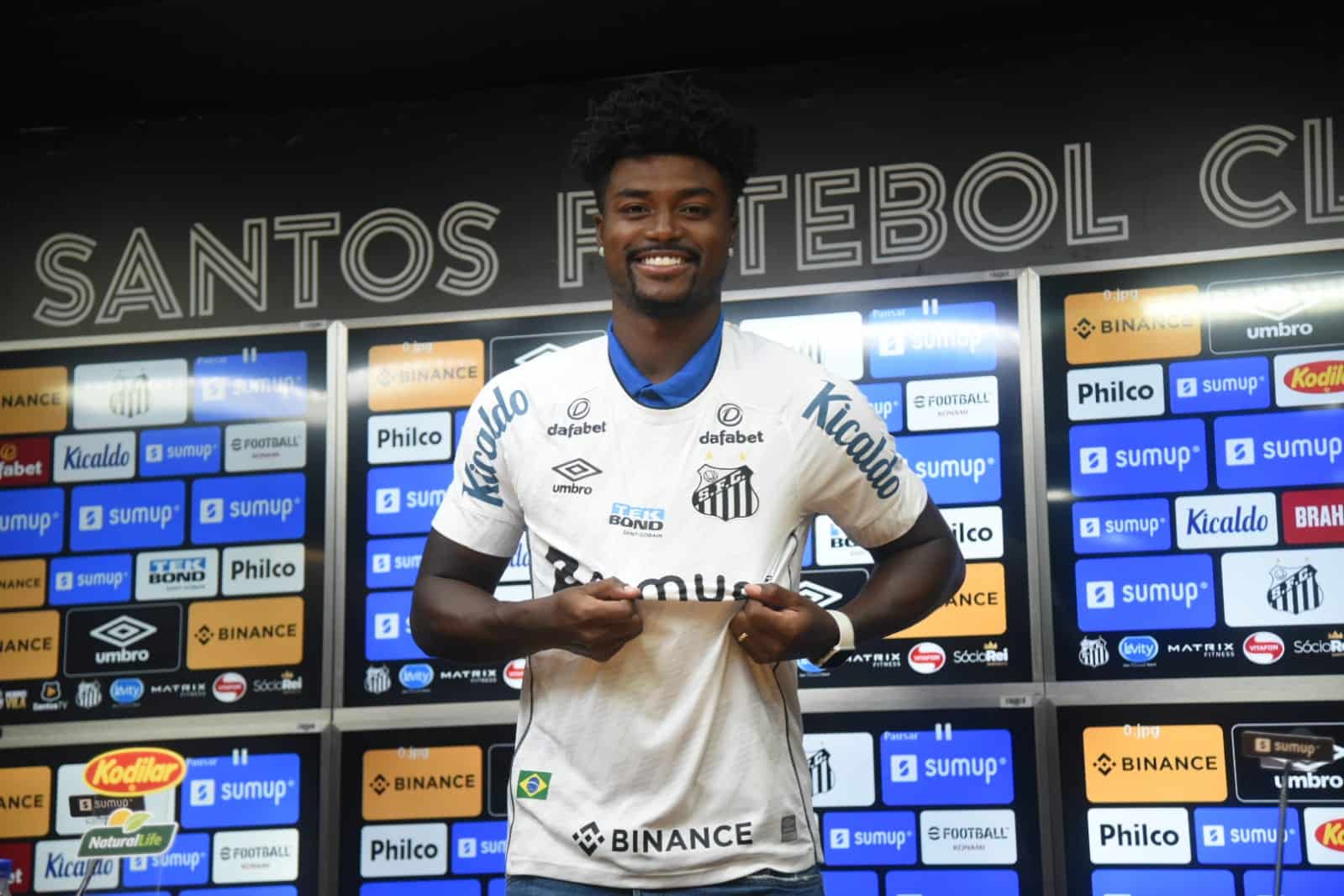 Eduardo Bauermann comenta concorr&ecirc;ncia por posi&ccedil;&atilde;o: &ldquo;Vim disposto a dar o meu melhor&rdquo;