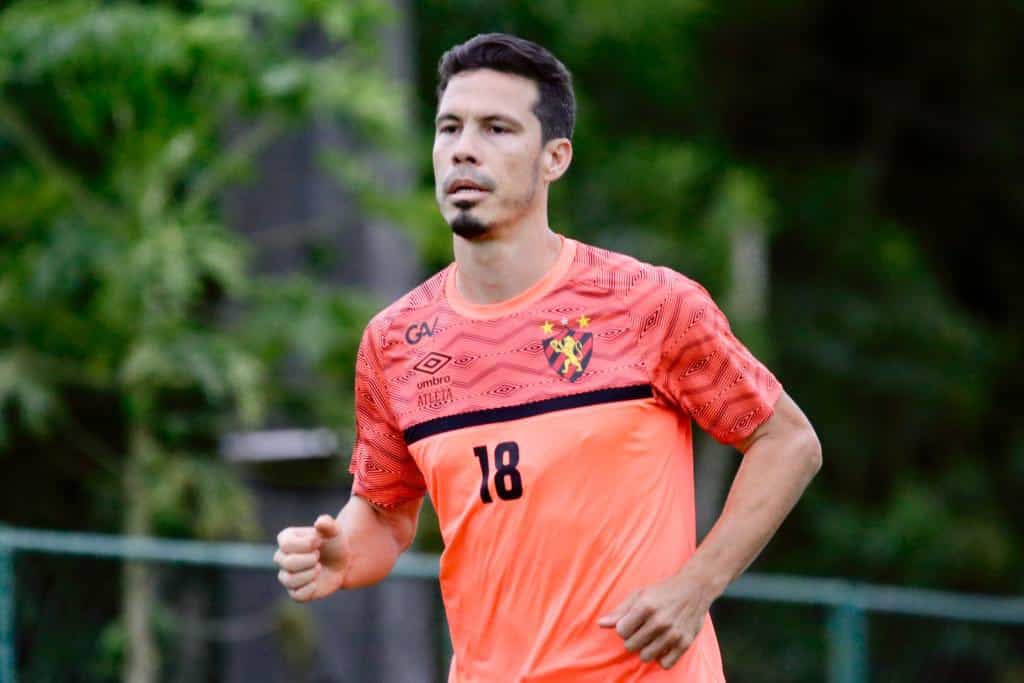 Hernanes comunica que n&atilde;o seguir&aacute; no Sport