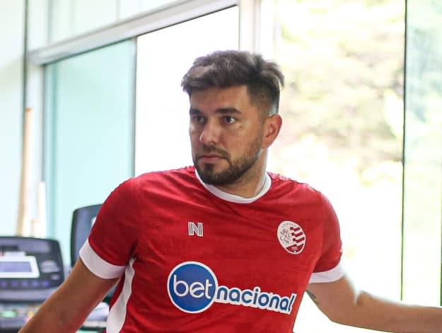 Atacante anunciado pelo N&aacute;utico &eacute; reprovado em exames m&eacute;dicos; timbu j&aacute; busca substituto