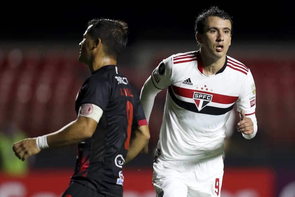 Santos se acerta com S&atilde;o Paulo e aguarda &ldquo;Sim&rdquo; de Pablo; veja detalhes