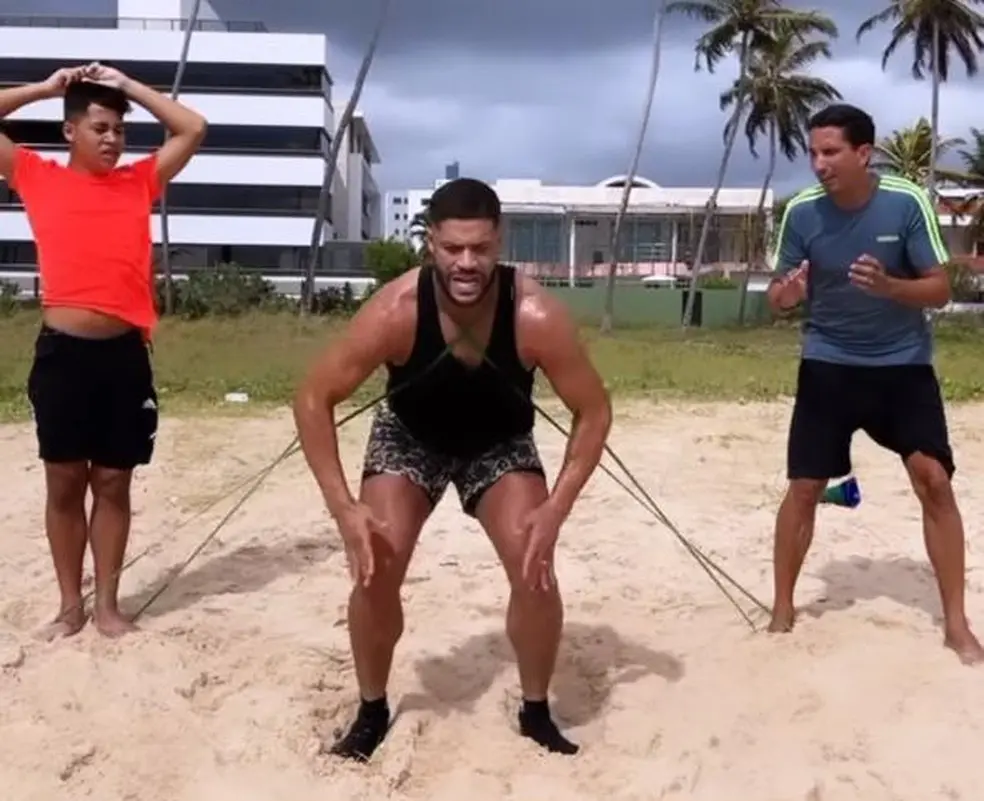 Atl&eacute;tico-MG: Hulk inicia pr&eacute; temporada na praia; reapresenta&ccedil;&atilde;o no dia 17
