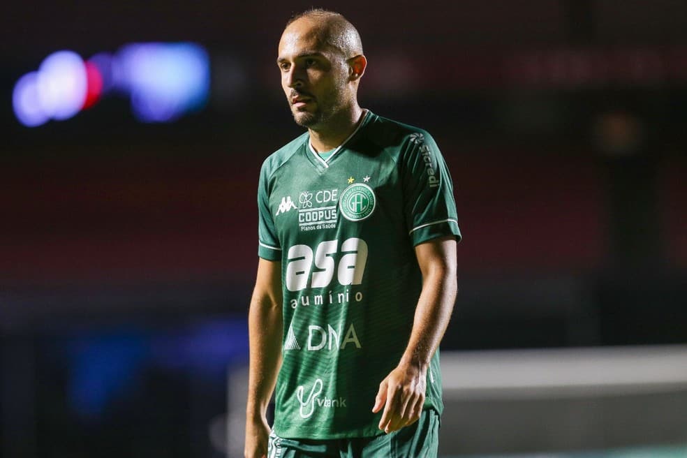 Coritiba acerta com Régis por dois anos